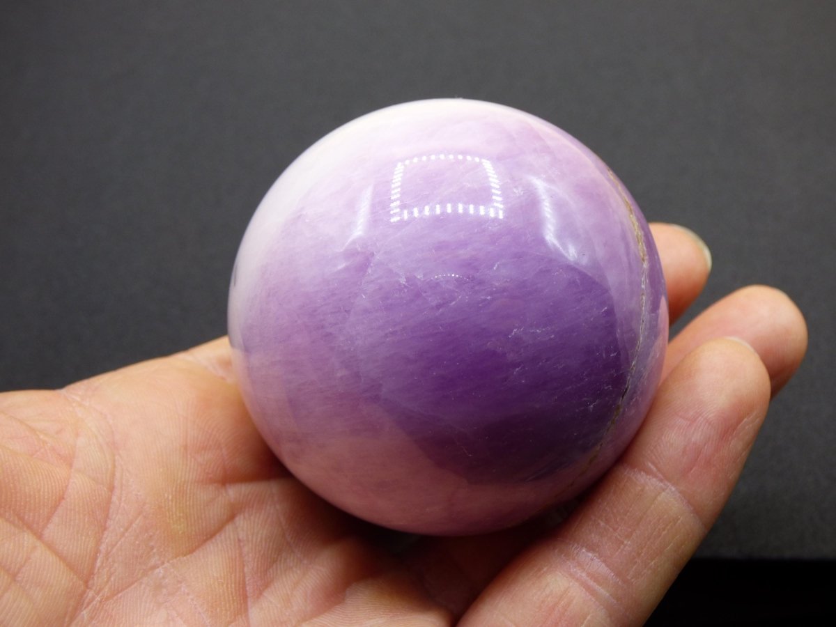 Kunzit AA rosa Schimmer Flash ~ Edelstein Kugel Deko Sphere Haus Wohn Kristall HIPPIE Heilstein Rarität Selten Geschenk Frau Geschenk Er Sie - Art of Nature Berlin