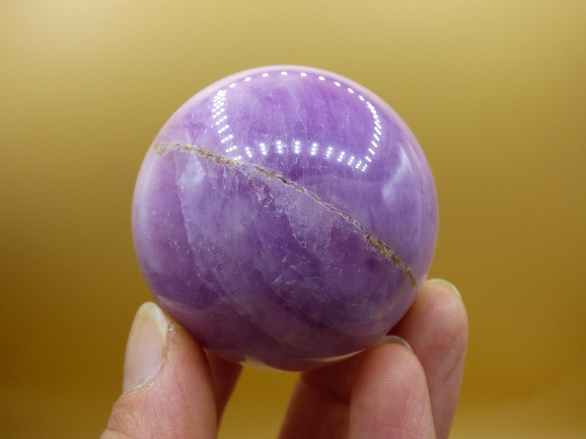 Kunzit AA rosa Schimmer Flash ~ Edelstein Kugel Deko Sphere Haus Wohn Kristall HIPPIE Heilstein Rarität Selten Geschenk Frau Geschenk Er Sie - Art of Nature Berlin