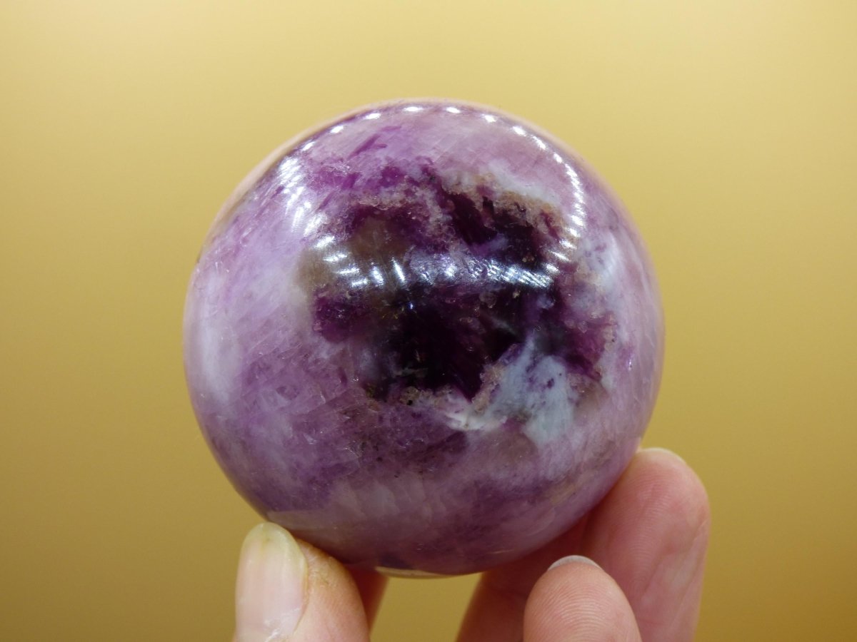 Kunzit AAA rosa lila Edelstein Kugel RARITÄT Deko Sphere Haus Wohn Kristall Heilstein Rarität Selten Geschenk Frau Geschenk Er Sie Mann Frau - Art of Nature Berlin