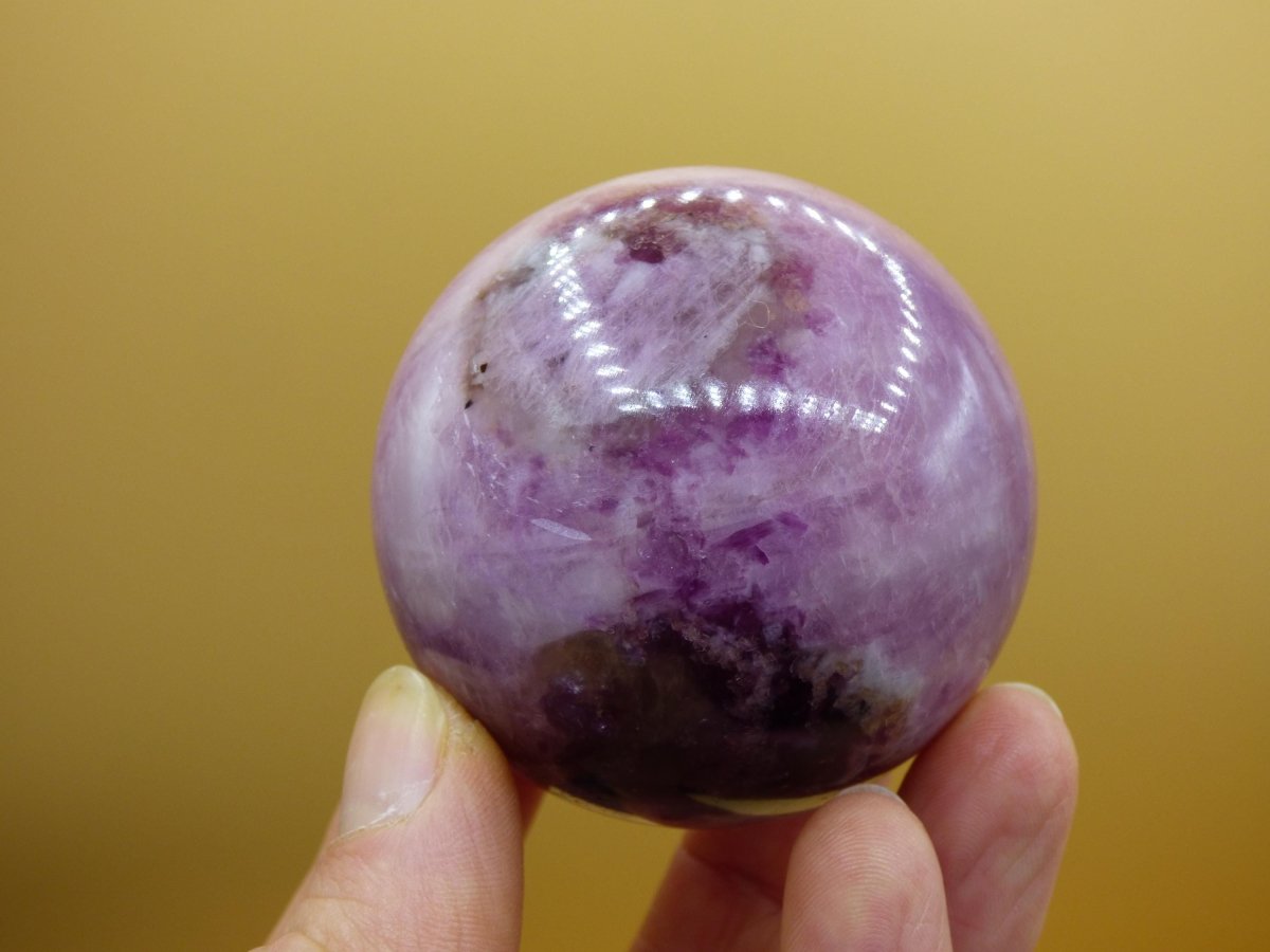 Kunzit AAA rosa lila Edelstein Kugel RARITÄT Deko Sphere Haus Wohn Kristall Heilstein Rarität Selten Geschenk Frau Geschenk Er Sie Mann Frau - Art of Nature Berlin