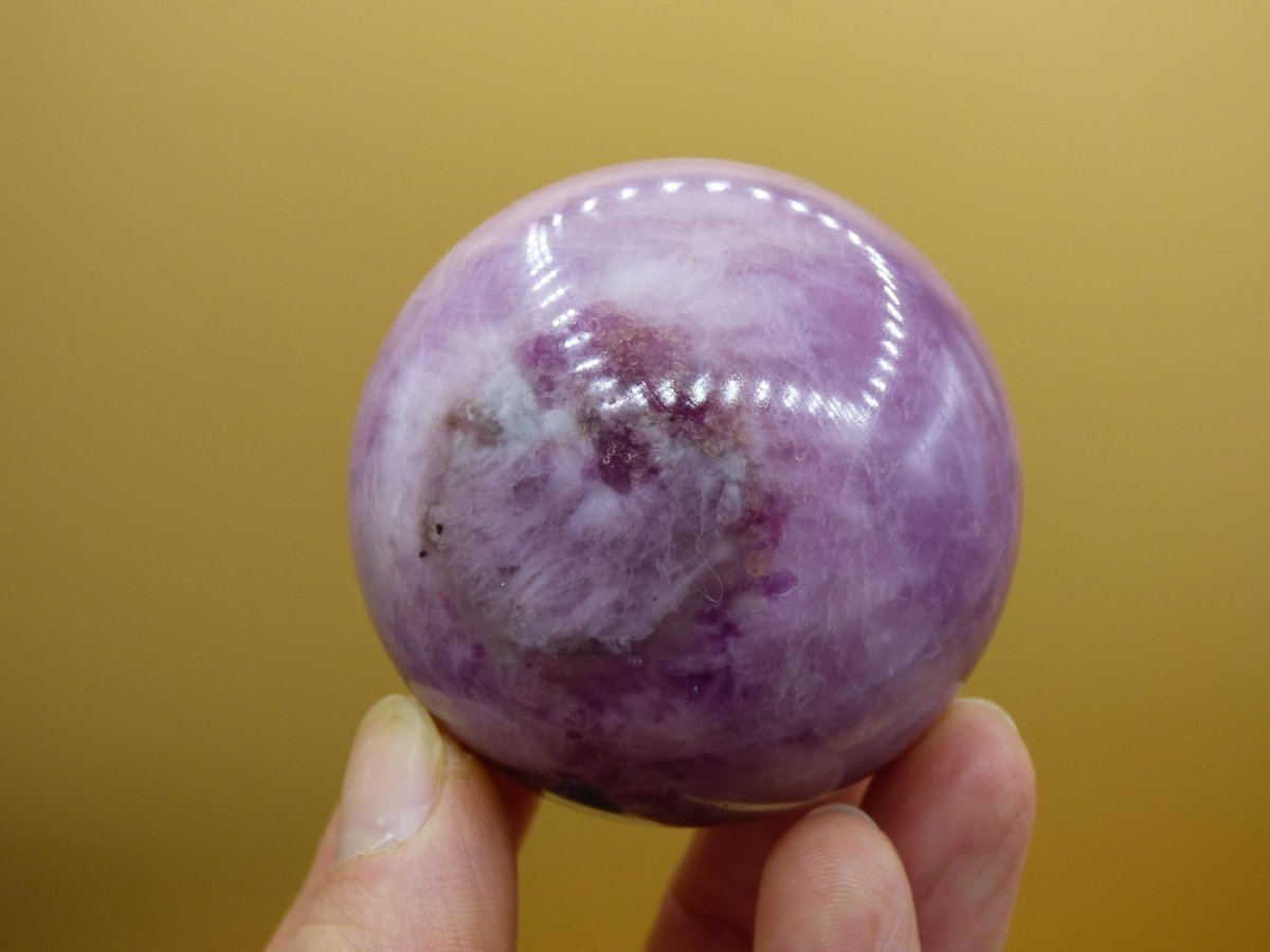 Kunzit AAA rosa lila Edelstein Kugel RARITÄT Deko Sphere Haus Wohn Kristall Heilstein Rarität Selten Geschenk Frau Geschenk Er Sie Mann Frau - Art of Nature Berlin