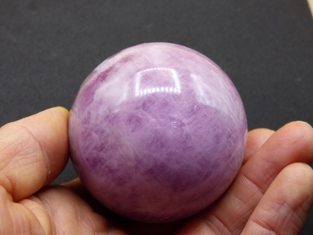Kunzit AAA rosa lila Edelstein Kugel RARITÄT Deko Sphere Haus Wohn Kristall Heilstein Rarität Selten Geschenk Frau Geschenk Er Sie Mann Frau - Art of Nature Berlin