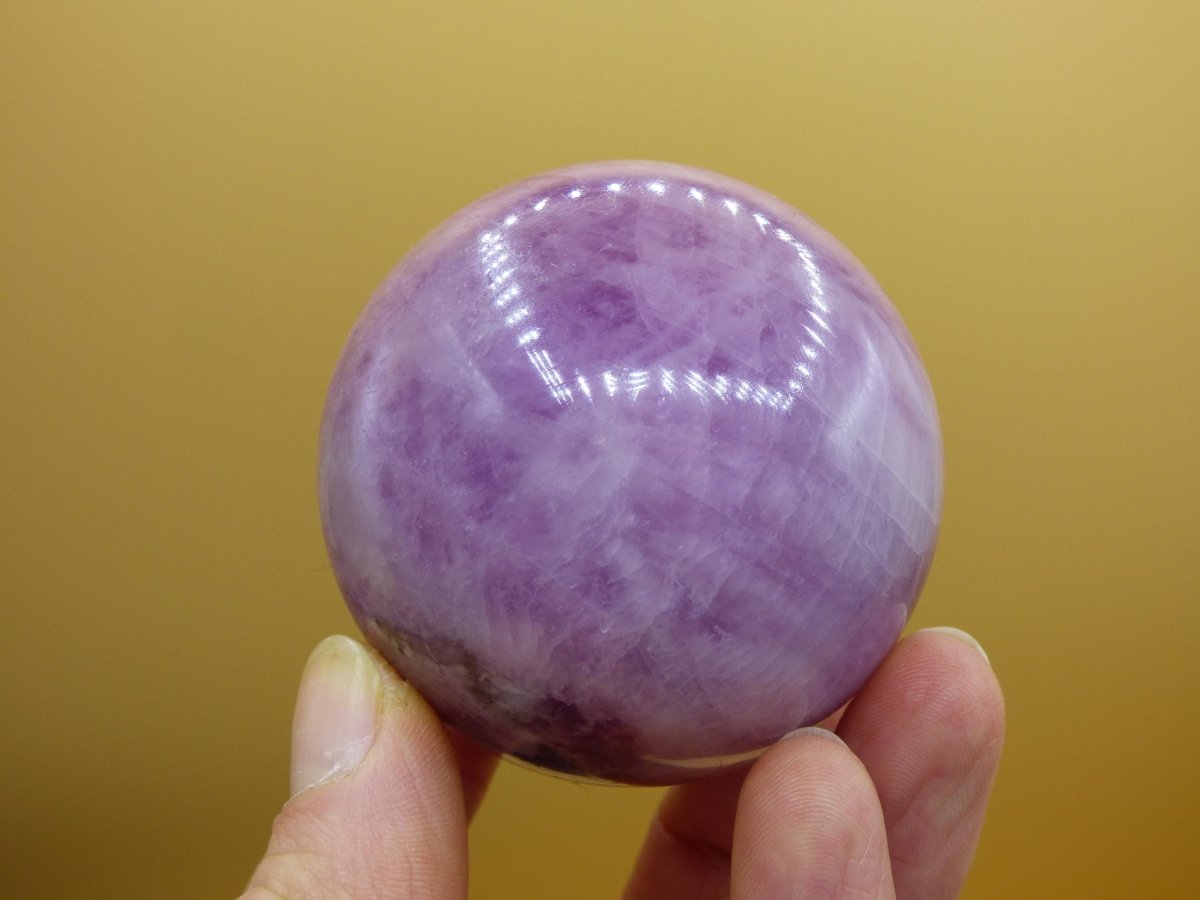 Kunzit AAA rosa lila Edelstein Kugel RARITÄT Deko Sphere Haus Wohn Kristall Heilstein Rarität Selten Geschenk Frau Geschenk Er Sie Mann Frau - Art of Nature Berlin
