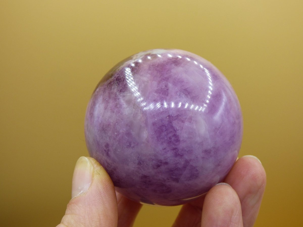 Kunzit AAA rosa lila Edelstein Kugel RARITÄT Deko Sphere Haus Wohn Kristall Heilstein Rarität Selten Geschenk Frau Geschenk Er Sie Mann Frau - Art of Nature Berlin