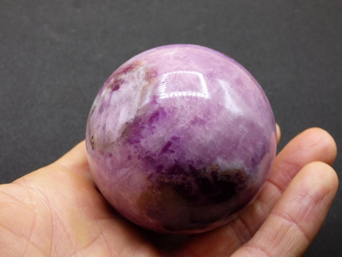 Kunzit AAA rosa lila Edelstein Kugel RARITÄT Deko Sphere Haus Wohn Kristall Heilstein Rarität Selten Geschenk Frau Geschenk Er Sie Mann Frau - Art of Nature Berlin