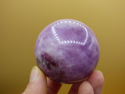 Kunzit AAA rosa lila Edelstein Kugel RARITÄT Deko Sphere Haus Wohn Kristall Heilstein Rarität Selten Geschenk Frau Geschenk Er Sie Mann Frau - Art of Nature Berlin