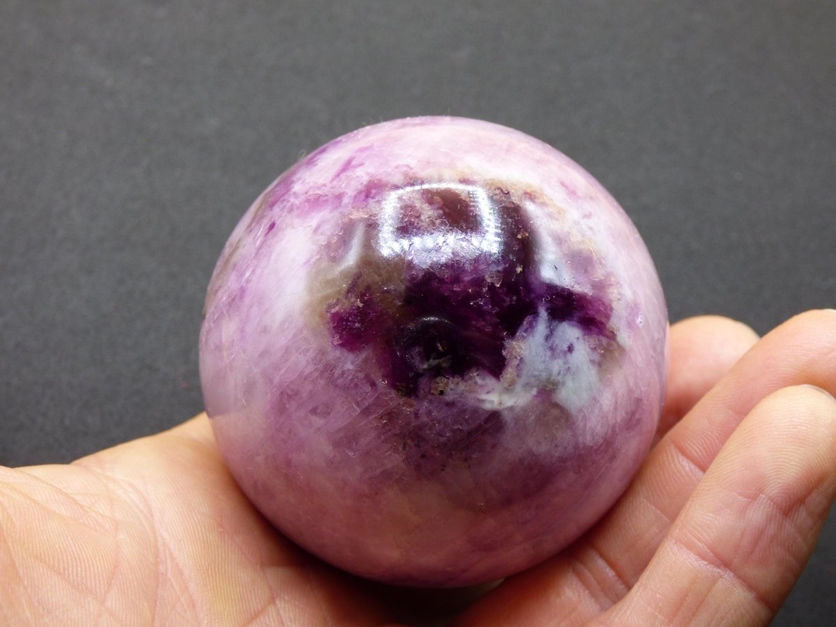 Kunzit AAA rosa lila Edelstein Kugel RARITÄT Deko Sphere Haus Wohn Kristall Heilstein Rarität Selten Geschenk Frau Geschenk Er Sie Mann Frau - Art of Nature Berlin