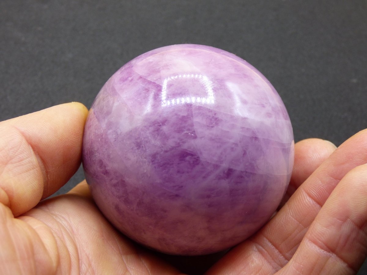 Kunzit AAA rosa lila Edelstein Kugel RARITÄT Deko Sphere Haus Wohn Kristall Heilstein Rarität Selten Geschenk Frau Geschenk Er Sie Mann Frau - Art of Nature Berlin