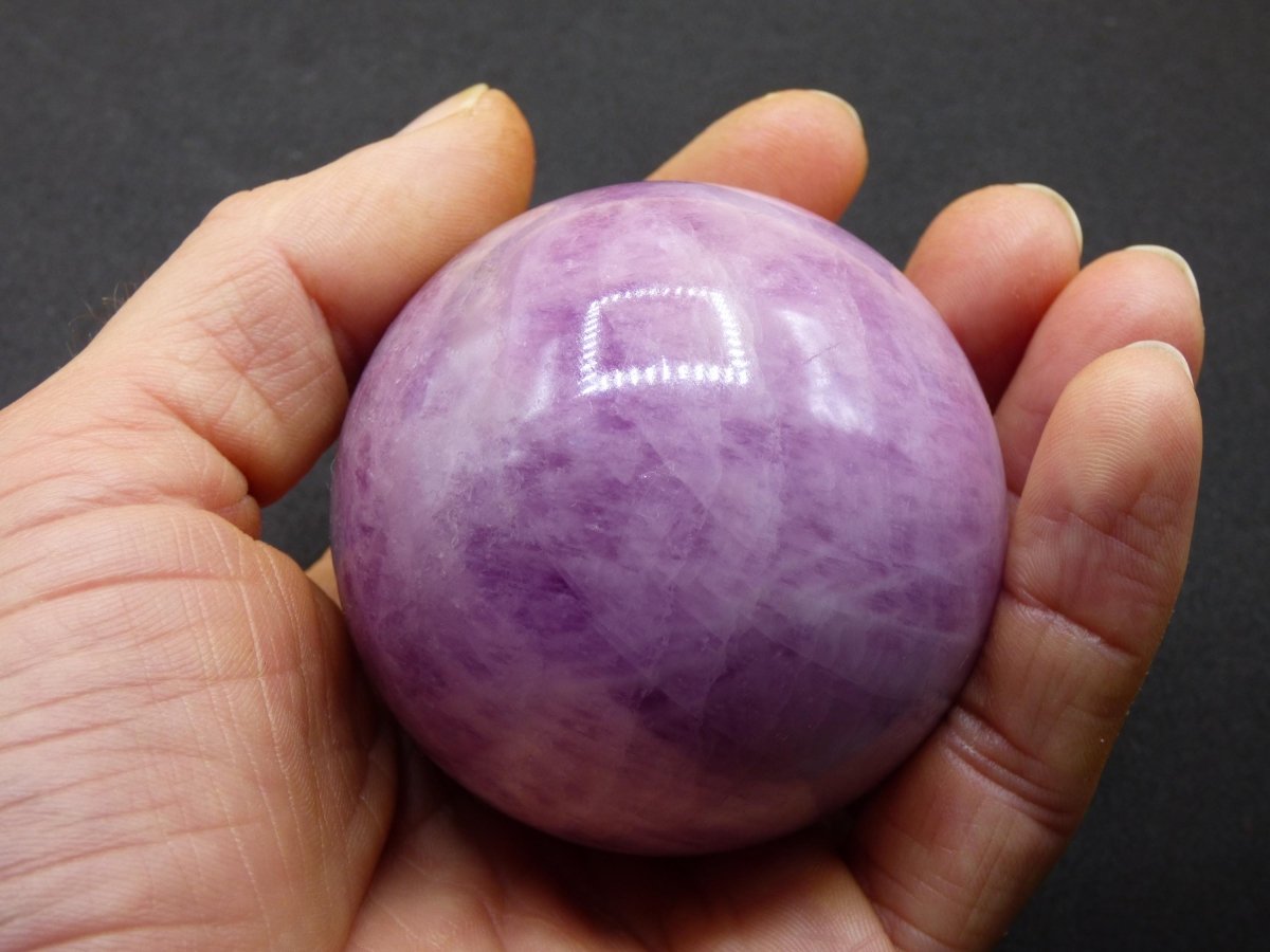 Kunzit AAA rosa lila Edelstein Kugel RARITÄT Deko Sphere Haus Wohn Kristall Heilstein Rarität Selten Geschenk Frau Geschenk Er Sie Mann Frau - Art of Nature Berlin