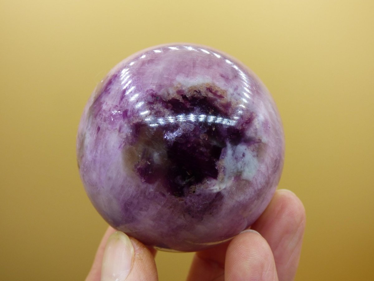 Kunzit AAA rosa lila Edelstein Kugel RARITÄT Deko Sphere Haus Wohn Kristall Heilstein Rarität Selten Geschenk Frau Geschenk Er Sie Mann Frau - Art of Nature Berlin