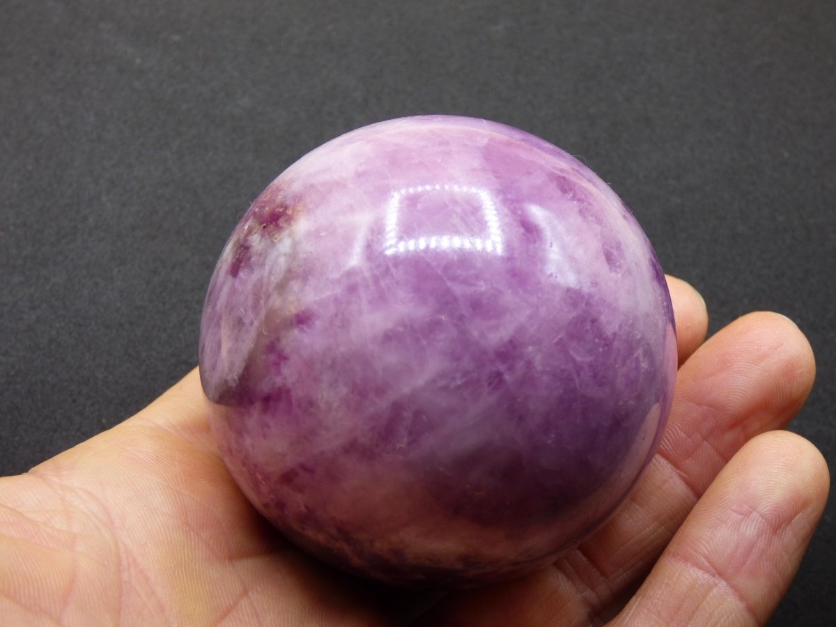 Kunzit AAA rosa lila Edelstein Kugel RARITÄT Deko Sphere Haus Wohn Kristall Heilstein Rarität Selten Geschenk Frau Geschenk Er Sie Mann Frau - Art of Nature Berlin