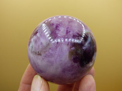 Kunzit AAA rosa lila Edelstein Kugel RARITÄT Deko Sphere Haus Wohn Kristall Heilstein Rarität Selten Geschenk Frau Geschenk Er Sie Mann Frau - Art of Nature Berlin