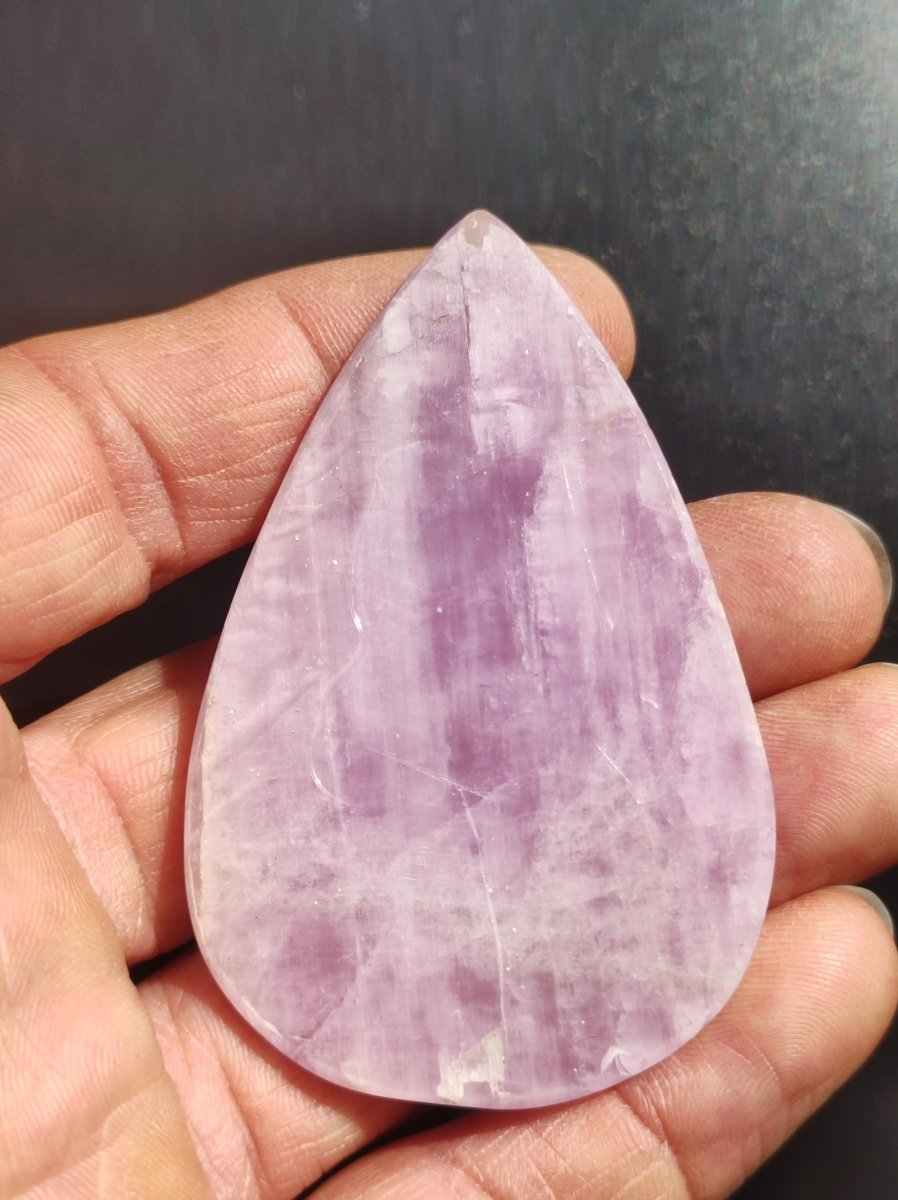 Kunzit XL AAA Rosa Cabochon natürlich ungebohrt Handschmeichler Dekostein Kristall Heilstein Kristall Sammler Energie Mineral Geschenk - Art of Nature Berlin