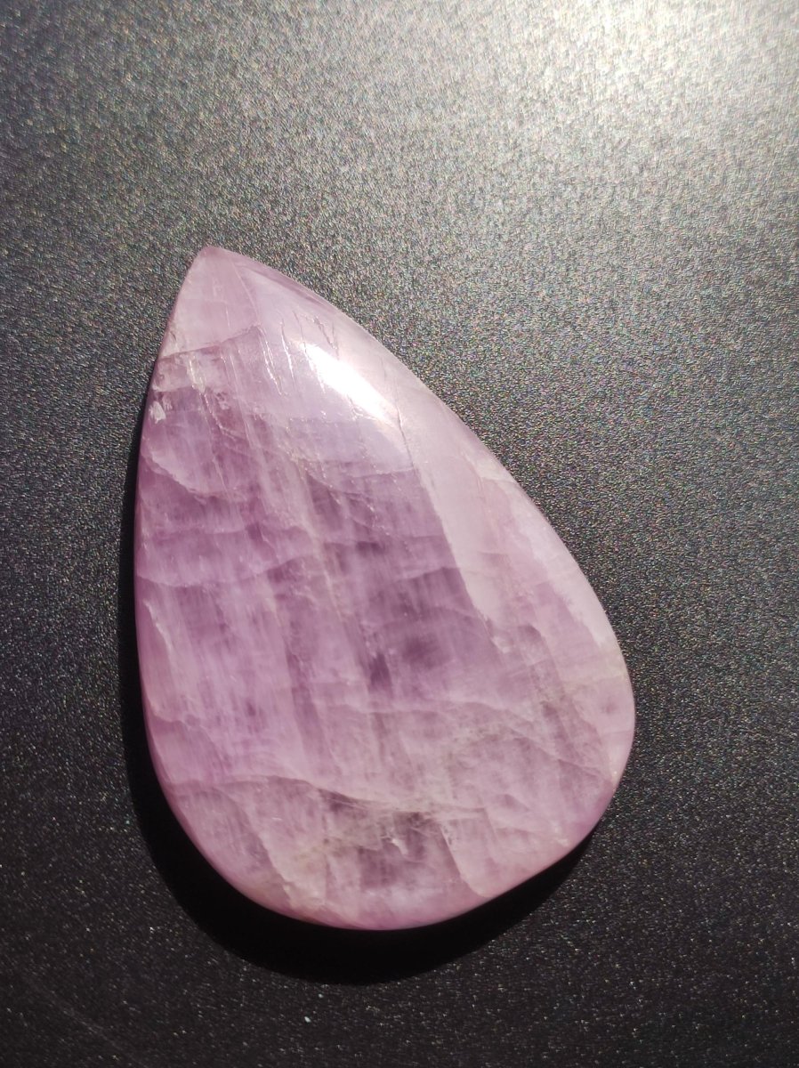 Kunzit XL AAA Rosa Cabochon natürlich ungebohrt Handschmeichler Dekostein Kristall Heilstein Kristall Sammler Energie Mineral Geschenk - Art of Nature Berlin