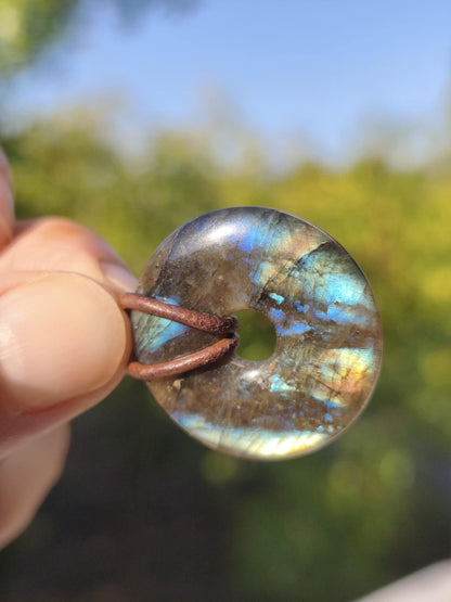 Labradorit ~ 30mm Donut ~ Edelstein Kette blau schimmernd Natur Rarität Schutzsymbol Heilstein Kristall HIPPIE GOA Boho Tibet Ethno - Art of Nature Berlin