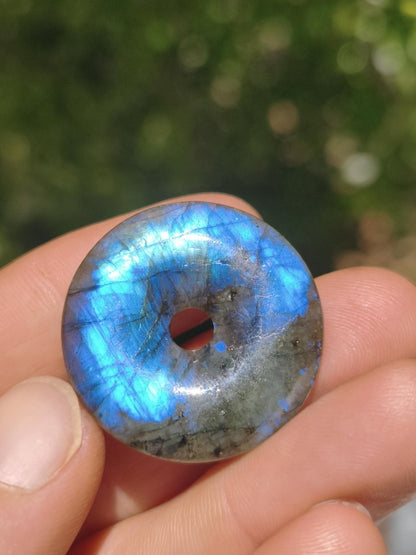 Labradorit ~ 30mm Donut ~ Edelstein Kette blau schimmernd Natur Rarität Schutzsymbol Heilstein Kristall HIPPIE GOA Boho Tibet Ethno - Art of Nature Berlin