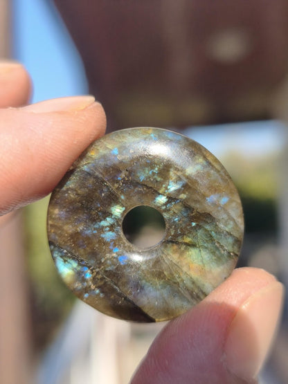 Labradorit ~ 30mm Donut ~ Edelstein Kette blau schimmernd Natur Rarität Schutzsymbol Heilstein Kristall HIPPIE GOA Boho Tibet Ethno - Art of Nature Berlin