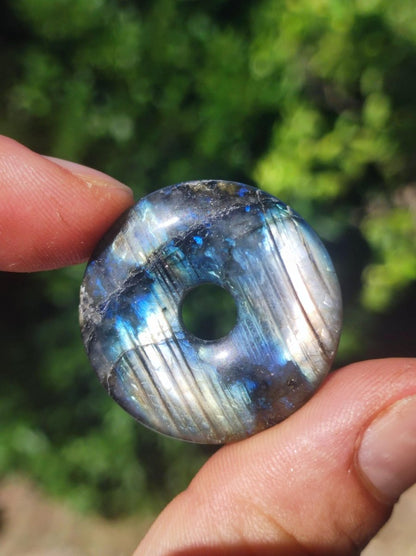 Labradorit ~ 30mm Donut ~ Edelstein Kette blau schimmernd Natur Rarität Schutzsymbol Heilstein Kristall Geschenk Er Sie Flash Anhänger - Art of Nature Berlin