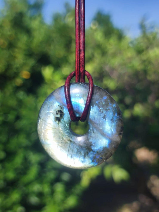 Labradorit ~ 30mm Donut ~ Edelstein Kette blau schimmernd Natur Rarität Schutzsymbol Heilstein Kristall Geschenk Er Sie Flash Anhänger - Art of Nature Berlin