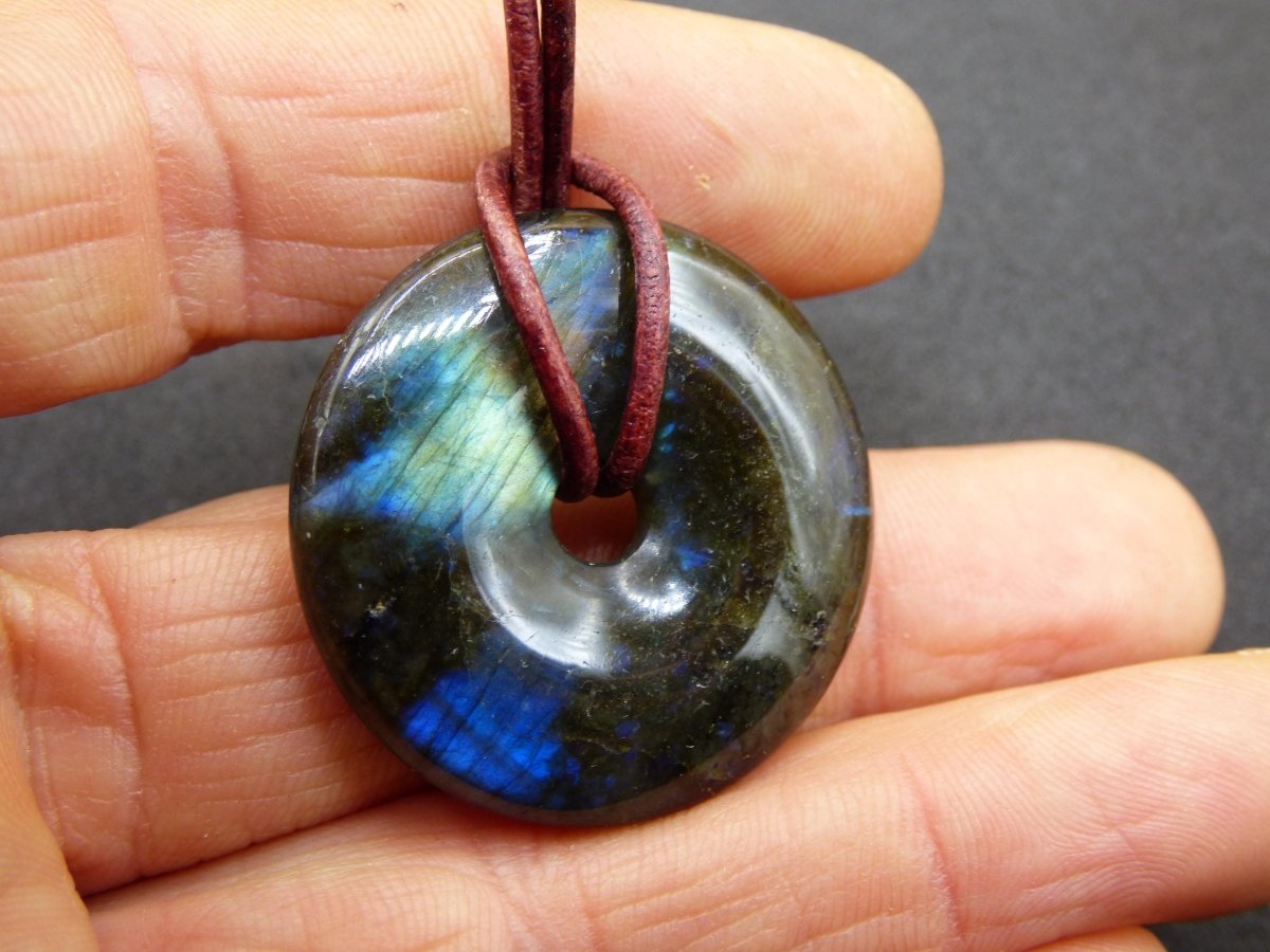 Labradorit ~ 30mm Donut ~ Edelstein Kette blau schimmernd Natur Rarität Schutzsymbol Heilstein Kristall Geschenk Er Sie Flash Anhänger - Art of Nature Berlin