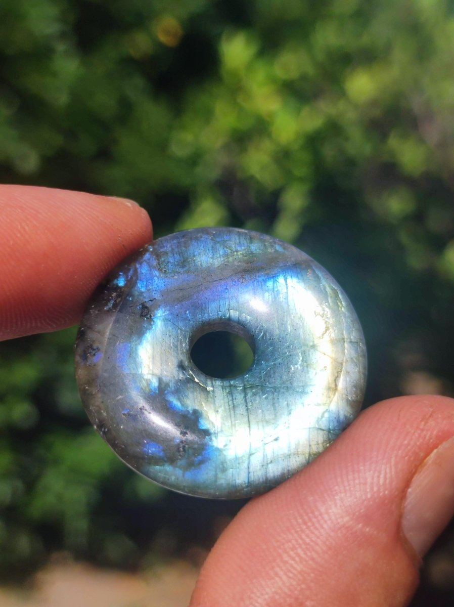 Labradorit ~ 30mm Donut ~ Edelstein Kette blau schimmernd Natur Rarität Schutzsymbol Heilstein Kristall Geschenk Er Sie Flash Anhänger - Art of Nature Berlin