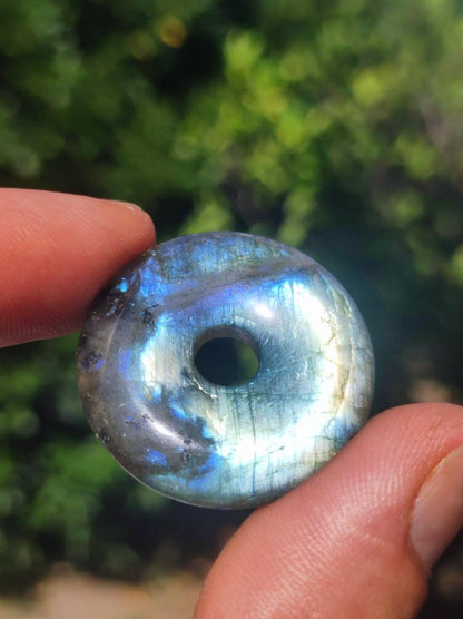 Labradorit ~ 30mm Donut ~ Edelstein Kette blau schimmernd Natur Rarität Schutzsymbol Heilstein Kristall Geschenk Er Sie Flash Anhänger - Art of Nature Berlin