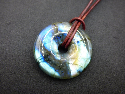 Labradorit ~ 30mm Donut ~ Edelstein Kette blau schimmernd Natur Rarität Schutzsymbol Heilstein Kristall Geschenk Er Sie Flash Anhänger - Art of Nature Berlin