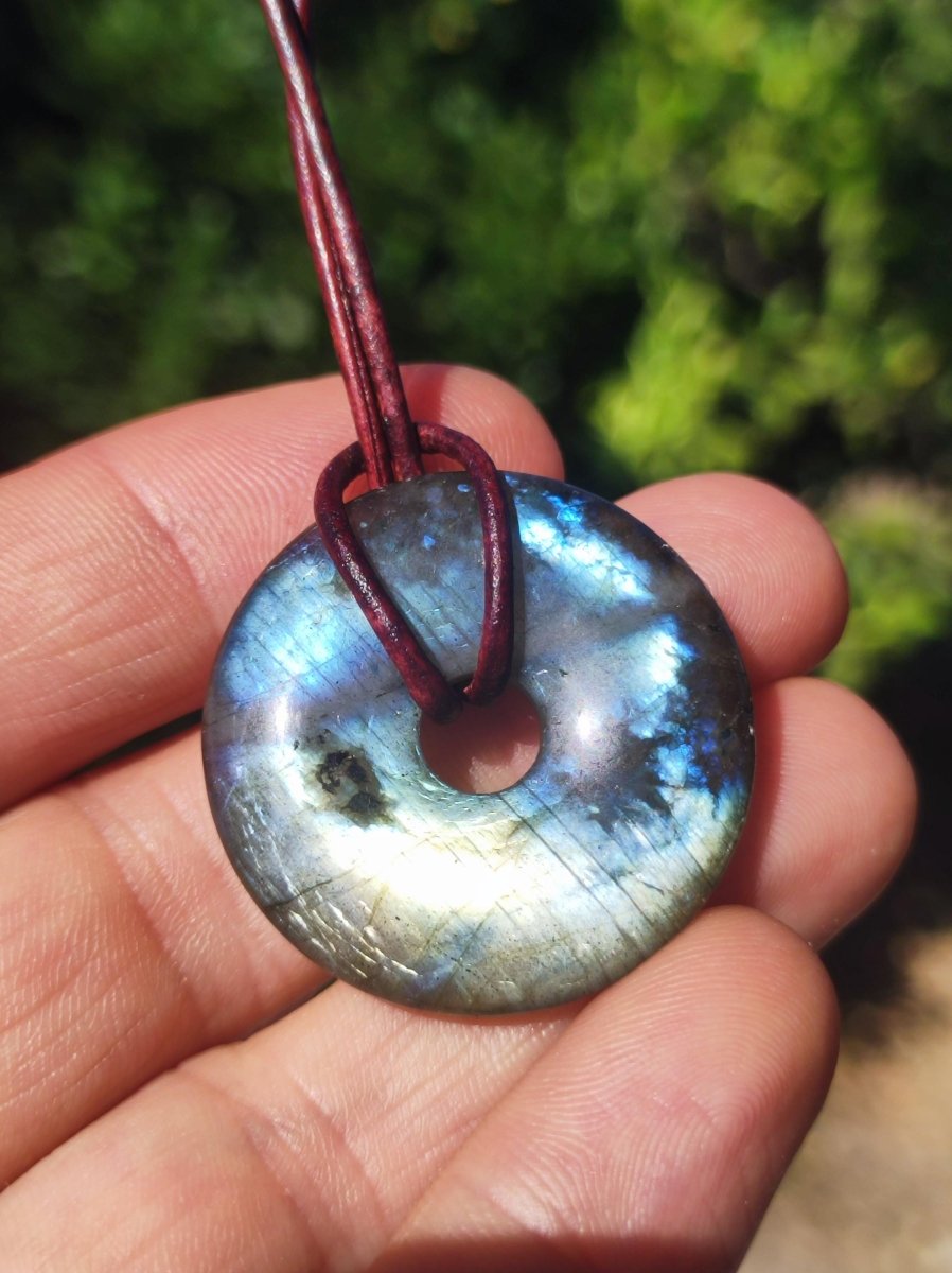 Labradorit ~ 30mm Donut ~ Edelstein Kette blau schimmernd Natur Rarität Schutzsymbol Heilstein Kristall Geschenk Er Sie Flash Anhänger - Art of Nature Berlin