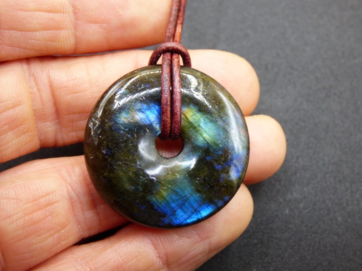 Labradorit ~ 30mm Donut ~ Edelstein Kette blau schimmernd Natur Rarität Schutzsymbol Heilstein Kristall Geschenk Er Sie Flash Anhänger - Art of Nature Berlin