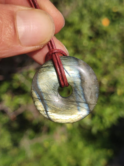 Labradorit ~ 30mm Donut ~ Edelstein Kette blau schimmernd Natur Rarität Schutzsymbol Heilstein Kristall HIPPIE GOA Boho Tibet Ethno - Art of Nature Berlin