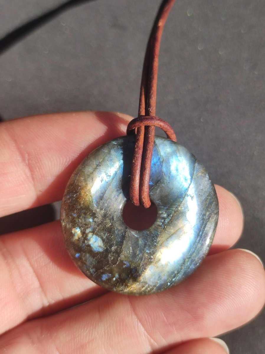 Labradorit ~ 30mm Donut ~ Edelstein Kette blau schimmernd Natur Rarität Schutzsymbol Heilstein Kristall HIPPIE GOA Boho Tibet Ethno - Art of Nature Berlin