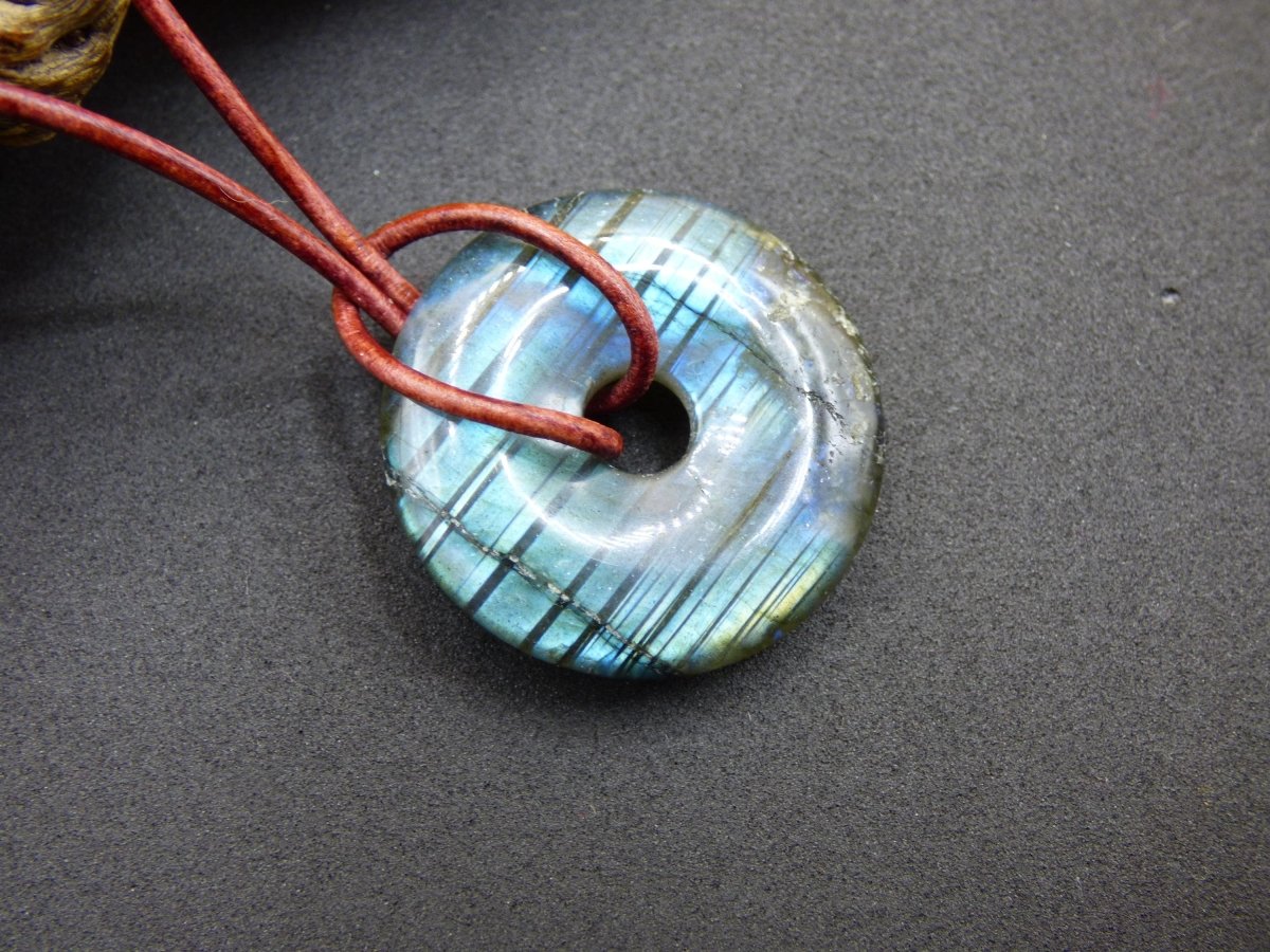 Labradorit ~ 30mm Donut ~ Edelstein Kette blau schimmernd Natur Rarität Schutzsymbol Heilstein Kristall HIPPIE GOA Boho Tibet Ethno - Art of Nature Berlin