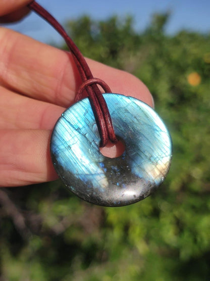 Labradorit ~ 30mm Donut ~ Edelstein Kette blau schimmernd Natur Rarität Schutzsymbol Heilstein Kristall HIPPIE GOA Boho Tibet Ethno - Art of Nature Berlin