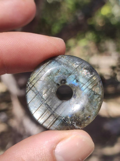 Labradorit ~ 30mm Donut ~ Edelstein Kette blau schimmernd Natur Rarität Schutzsymbol Heilstein Kristall HIPPIE GOA Boho Tibet Ethno - Art of Nature Berlin