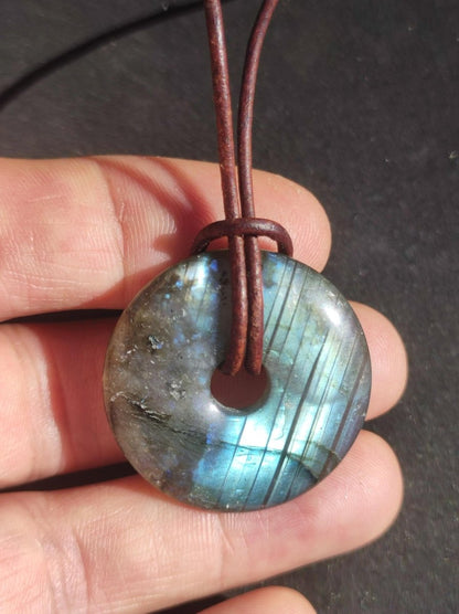 Labradorit ~ 30mm Donut ~ Edelstein Kette blau schimmernd Natur Rarität Schutzsymbol Heilstein Kristall HIPPIE GOA Boho Tibet Ethno - Art of Nature Berlin