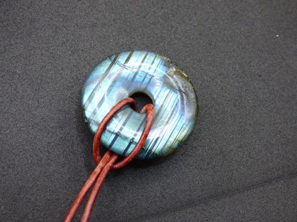 Labradorit ~ 30mm Donut ~ Edelstein Kette blau schimmernd Natur Rarität Schutzsymbol Heilstein Kristall HIPPIE GOA Boho Tibet Ethno - Art of Nature Berlin