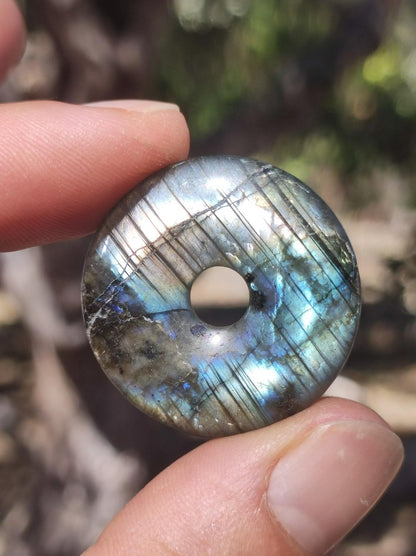 Labradorit ~ 30mm Donut ~ Edelstein Kette blau schimmernd Natur Rarität Schutzsymbol Heilstein Kristall HIPPIE GOA Boho Tibet Ethno - Art of Nature Berlin