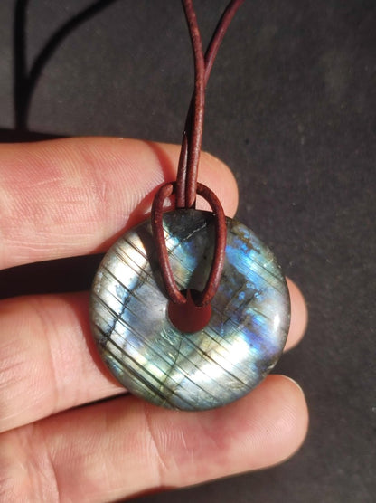 Labradorit ~ 30mm Donut ~ Edelstein Kette blau schimmernd Natur Rarität Schutzsymbol Heilstein Kristall HIPPIE GOA Boho Tibet Ethno - Art of Nature Berlin