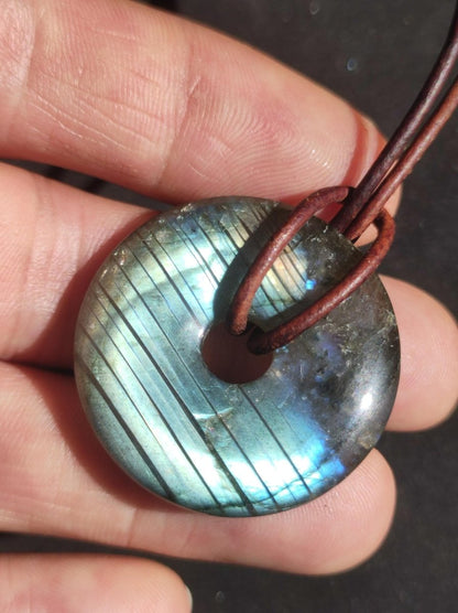 Labradorit ~ 30mm Donut ~ Edelstein Kette blau schimmernd Natur Rarität Schutzsymbol Heilstein Kristall HIPPIE GOA Boho Tibet Ethno - Art of Nature Berlin