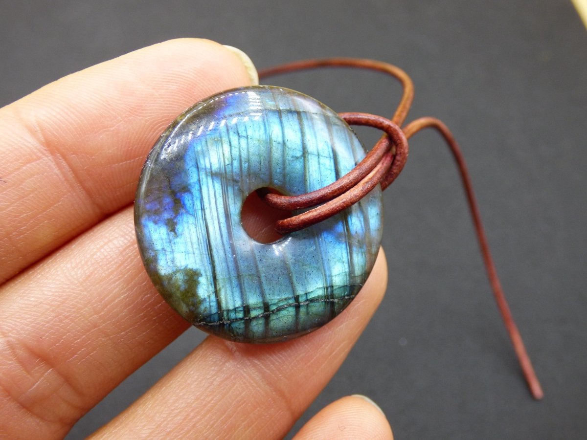Labradorit ~ 30mm Donut ~ Edelstein Kette blau schimmernd Natur Rarität Schutzsymbol Heilstein Kristall HIPPIE GOA Boho Tibet Ethno - Art of Nature Berlin