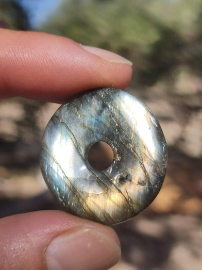 Labradorit ~ 30mm Donut ~ Edelstein Kette blau schimmernd Natur Rarität Schutzsymbol Heilstein Kristall HIPPIE GOA Boho Tibet Ethno - Art of Nature Berlin