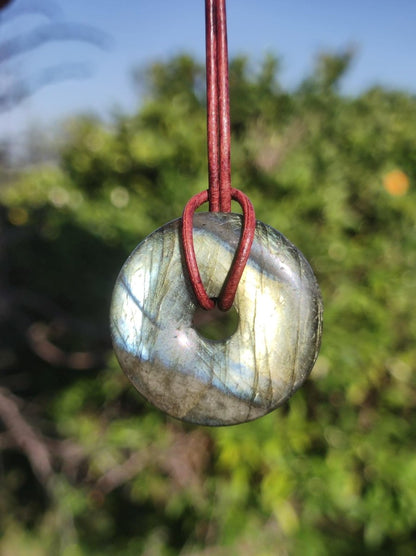 Labradorit ~ 30mm Donut ~ Edelstein Kette blau schimmernd Natur Rarität Schutzsymbol Heilstein Kristall HIPPIE GOA Boho Tibet Ethno - Art of Nature Berlin