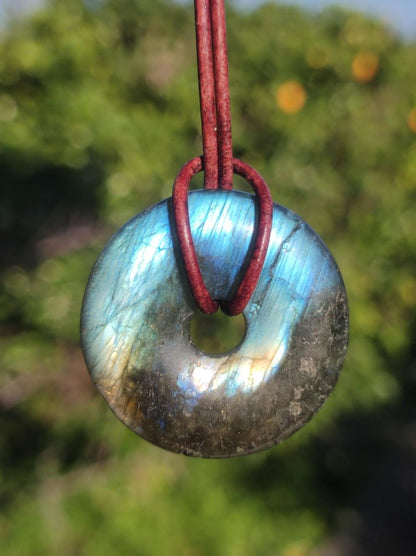 Labradorit ~ 30mm Donut ~ Edelstein Kette blau schimmernd Natur Rarität Schutzsymbol Heilstein Kristall HIPPIE GOA Boho Tibet Ethno - Art of Nature Berlin