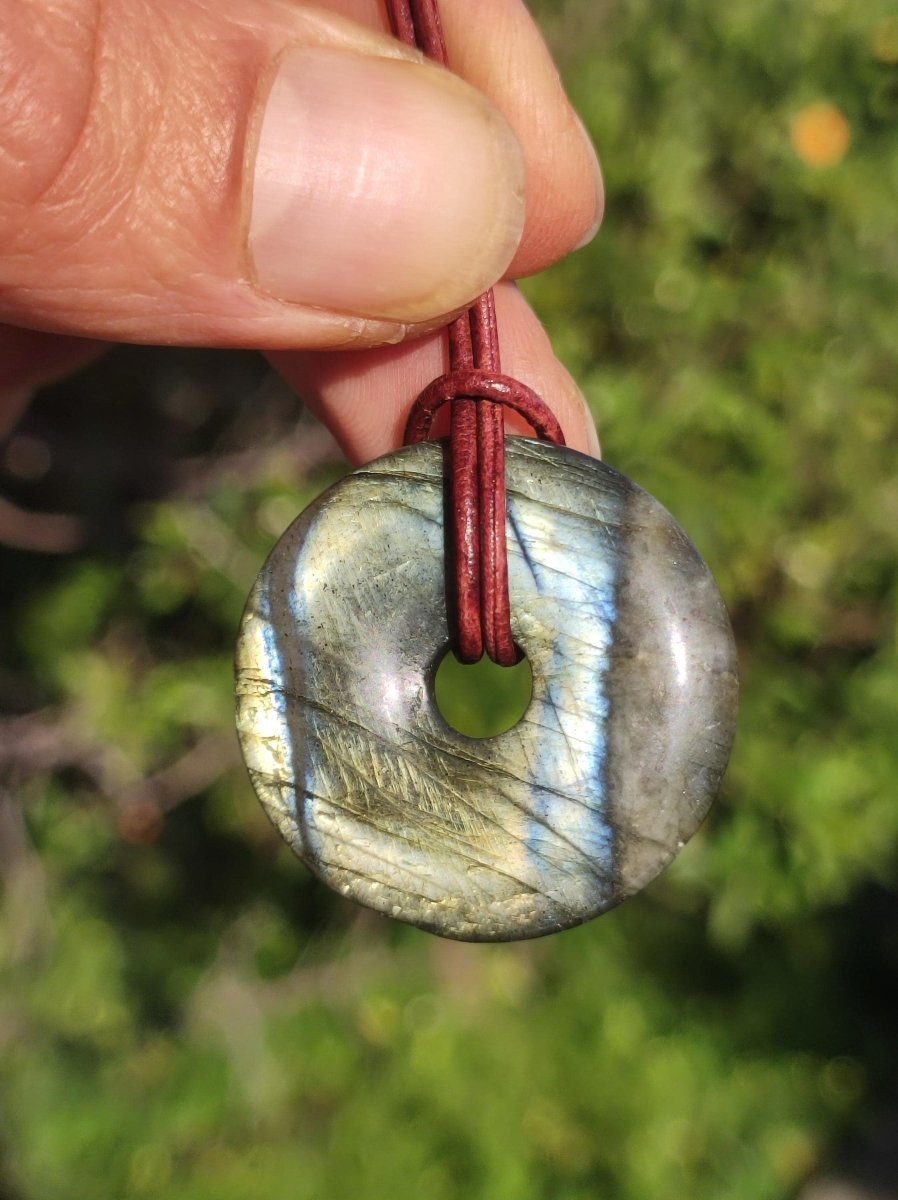 Labradorit ~ 30mm Donut ~ Edelstein Kette blau schimmernd Natur Rarität Schutzsymbol Heilstein Kristall HIPPIE GOA Boho Tibet Ethno - Art of Nature Berlin