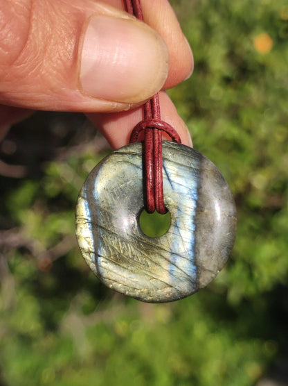 Labradorit ~ 30mm Donut ~ Edelstein Kette blau schimmernd Natur Rarität Schutzsymbol Heilstein Kristall HIPPIE GOA Boho Tibet Ethno - Art of Nature Berlin