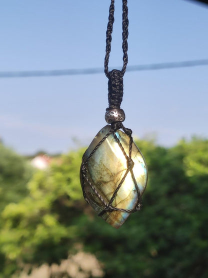Labradorit - Makramee Edelstein Kette Boho Ethno Vintage Natur Heilstein Gechenk Er Sie Mann Frau Freundin Flash Schimmer Handarbeit Berlin - Art of Nature Berlin