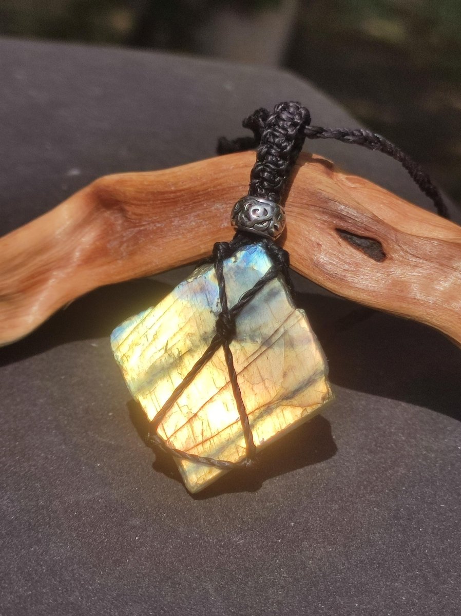 Labradorit ~ Makramee Edelstein Kette ~HIPPIE ~GOA ~Boho ~Ethno ~Nature ~Heilstein ~Flash ~Schimmernd ~Groß ~roh Mineral - Art of Nature Berlin