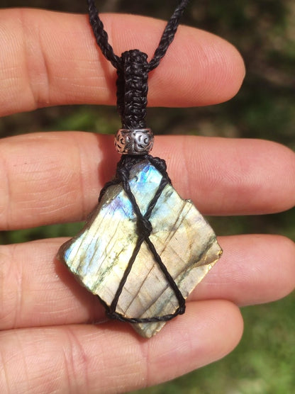 Labradorit ~ Makramee Edelstein Kette ~HIPPIE ~GOA ~Boho ~Ethno ~Nature ~Heilstein ~Flash ~Schimmernd ~Groß ~roh Mineral - Art of Nature Berlin