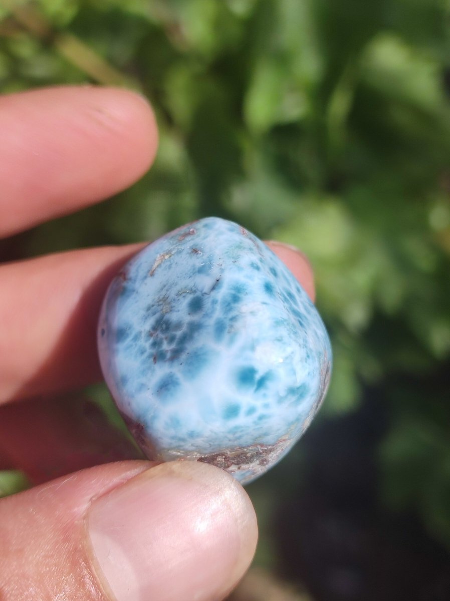 Larimar A - ungebohrt - Handschmeichler Dekostein blau Natur Kristall HIPPIE GOA Boho Ethno Nature Heilstein Sammler Mineral Geschenk Meer - Art of Nature Berlin