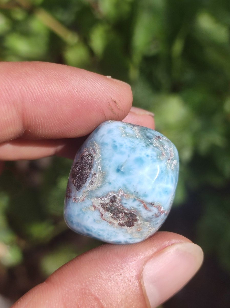 Larimar A - ungebohrt - Handschmeichler Dekostein blau Natur Kristall HIPPIE GOA Boho Ethno Nature Heilstein Sammler Mineral Geschenk Meer - Art of Nature Berlin